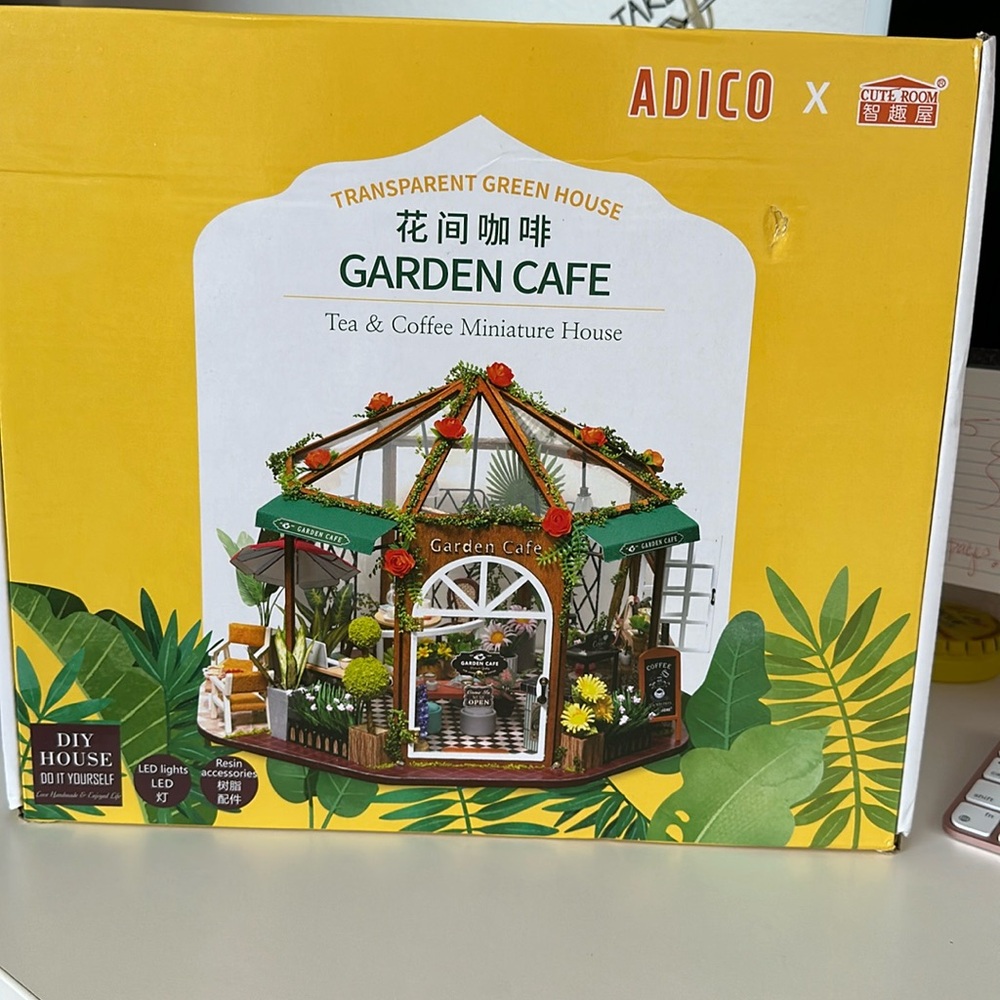 Garden Cafe miniature house